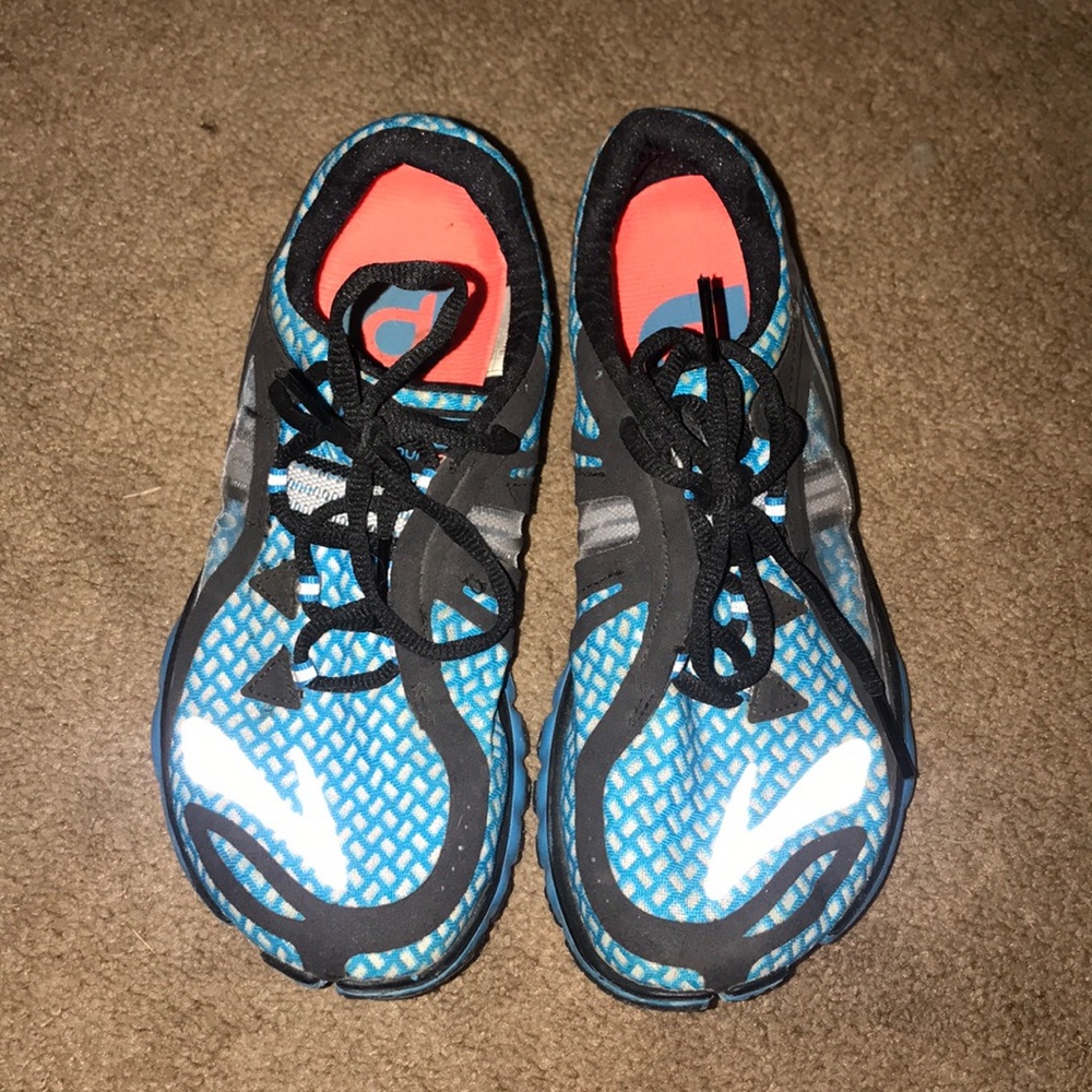 brooks running shoes